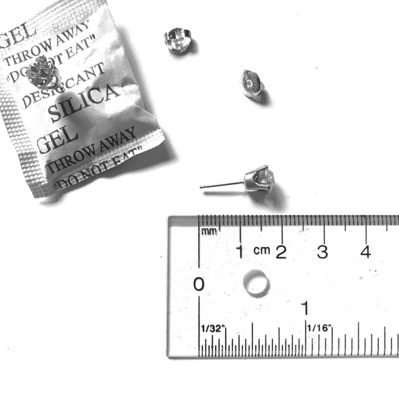 Silver Stud 6mm SWAROVSKI Elements White Crystal - Picture 6 of 7